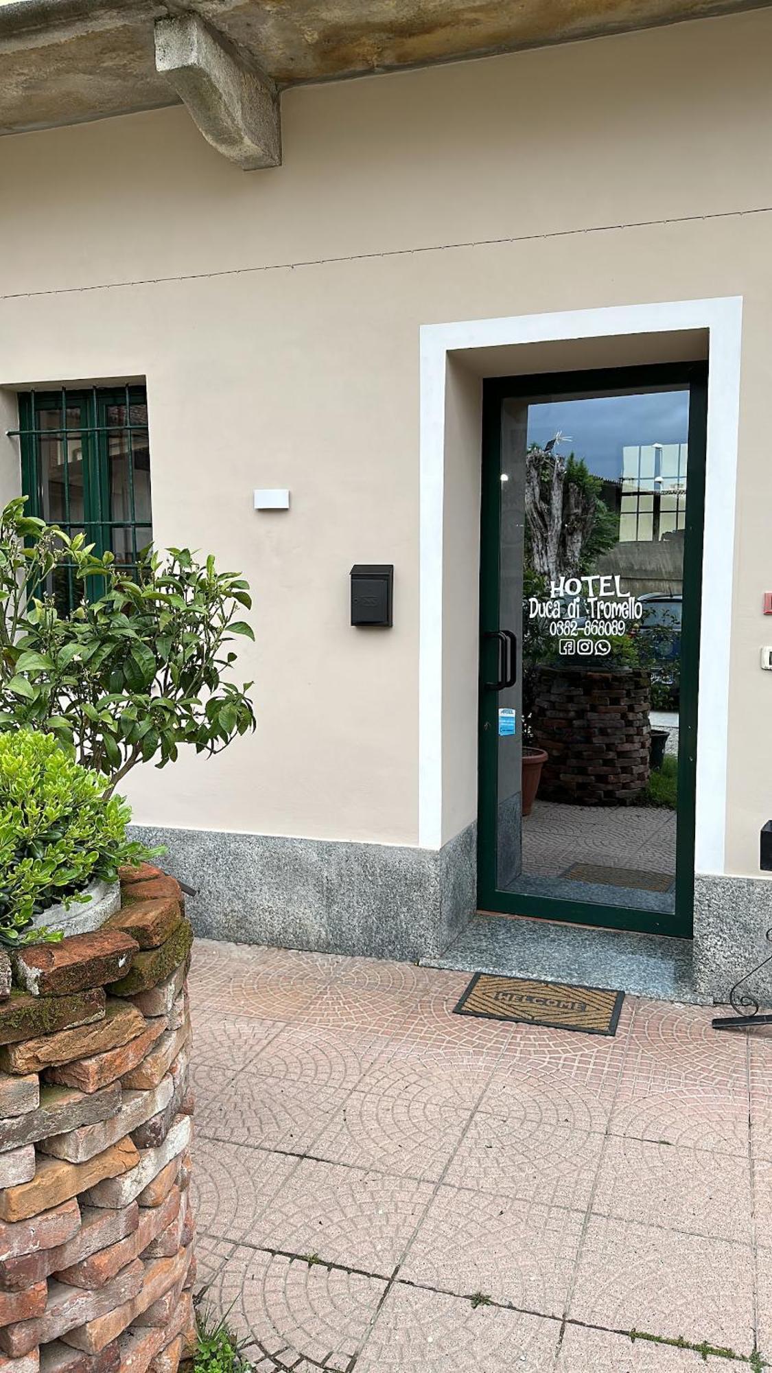 Hotel Duca Di Tromello Exteriér fotografie